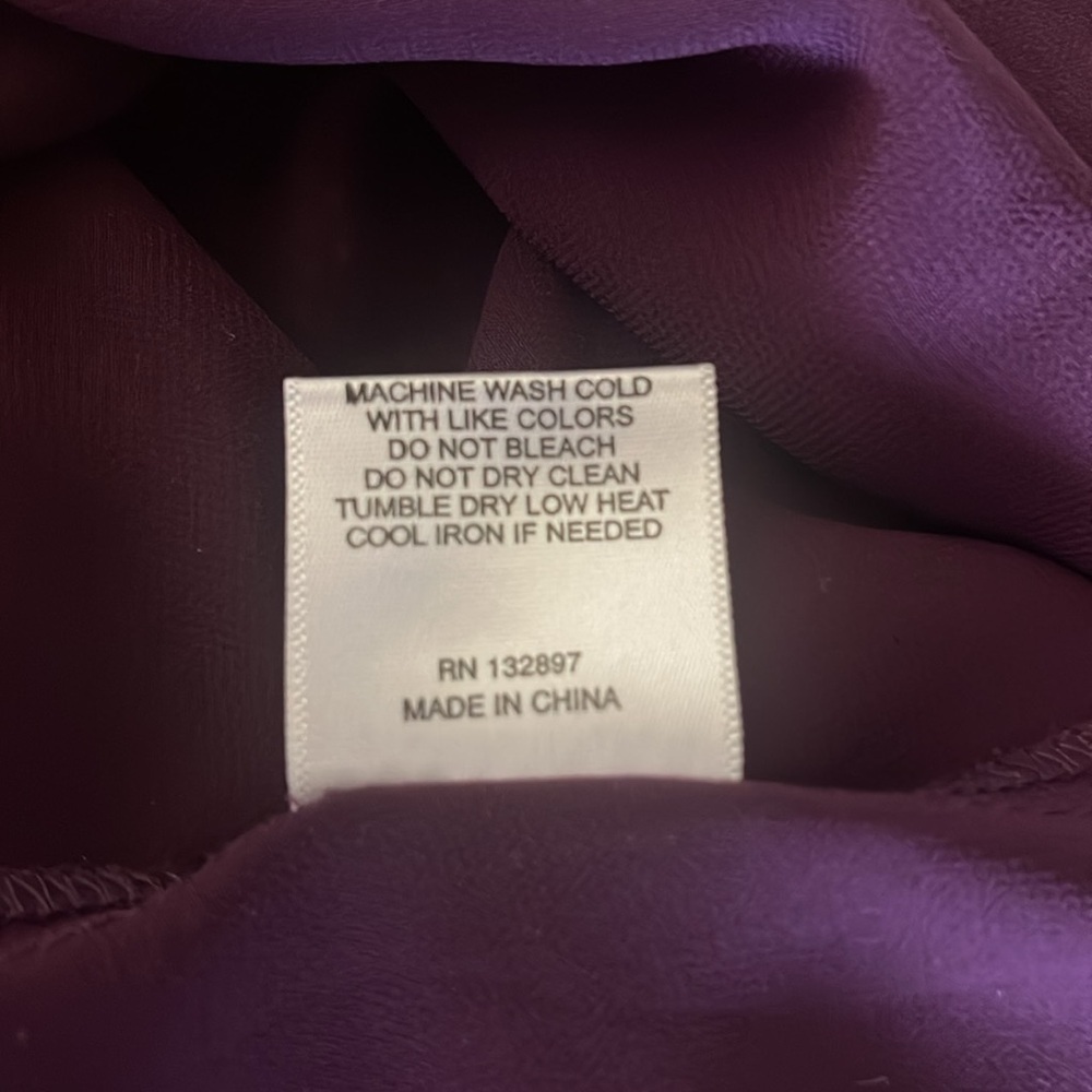 Jane and Delancey - burgundy v neck with bow -  tiered long sleeve - size L - Picture 6 of 6